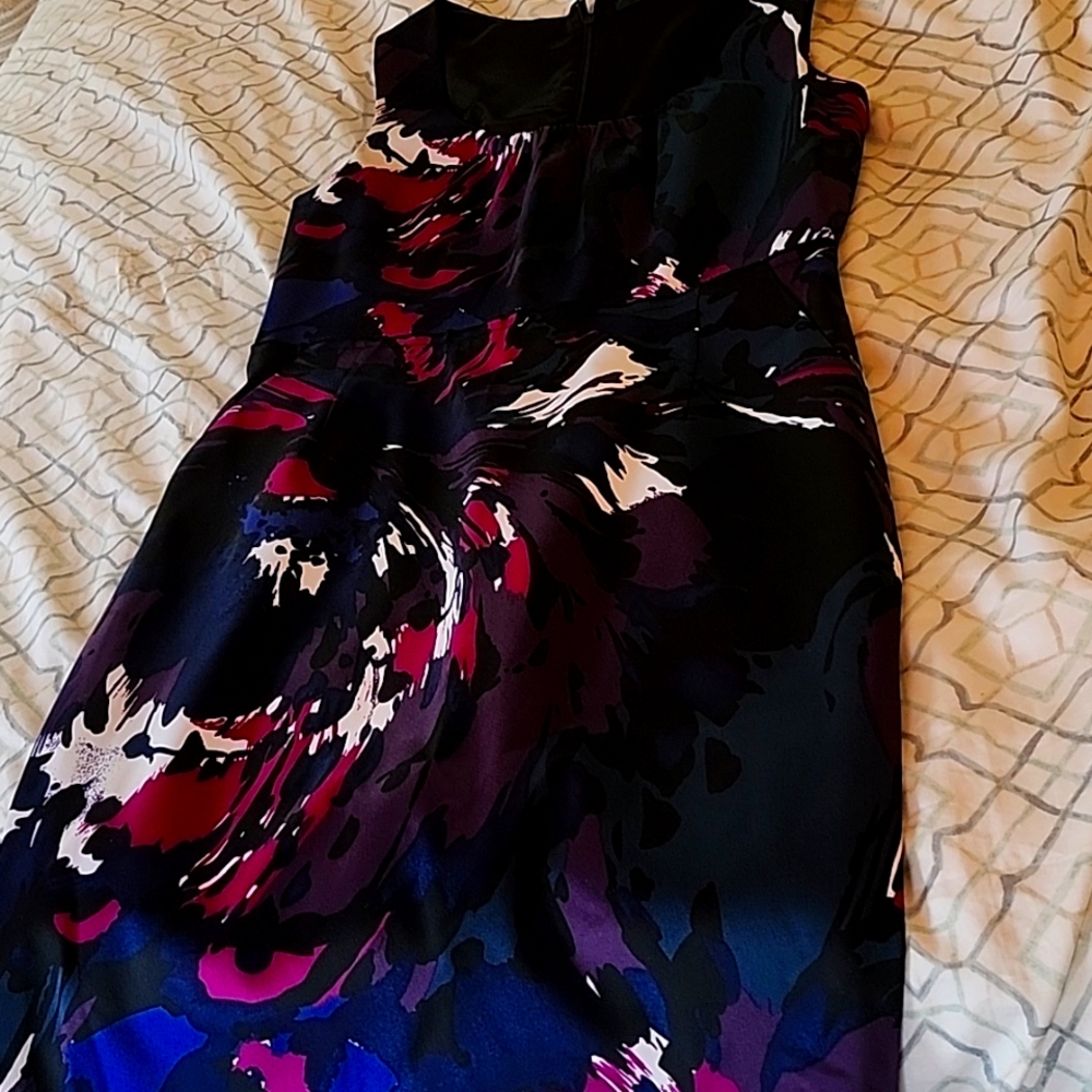 Tahari beautiful print sheath dress size 10